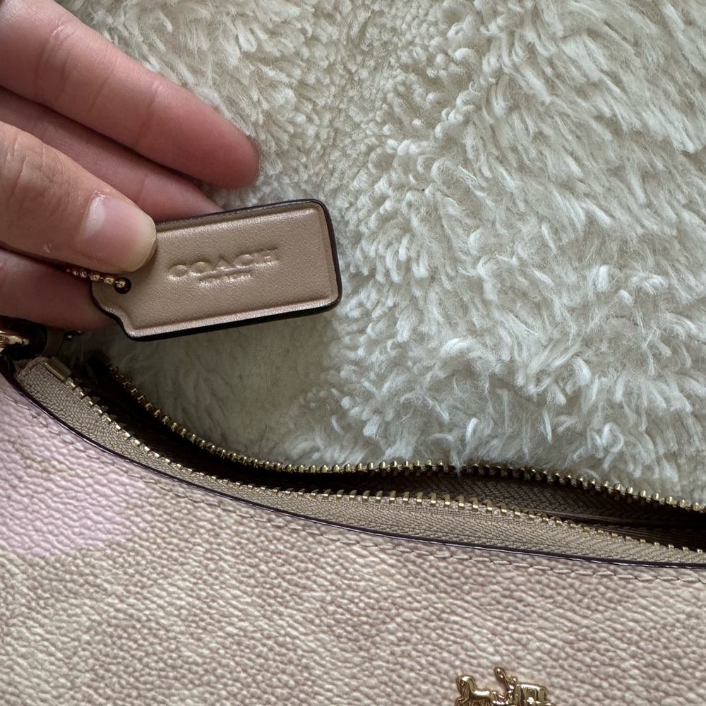 Coach Kiss Print Teri Shoulder Bag - Regular Size (NOT mini) - Picture 4 of 8
